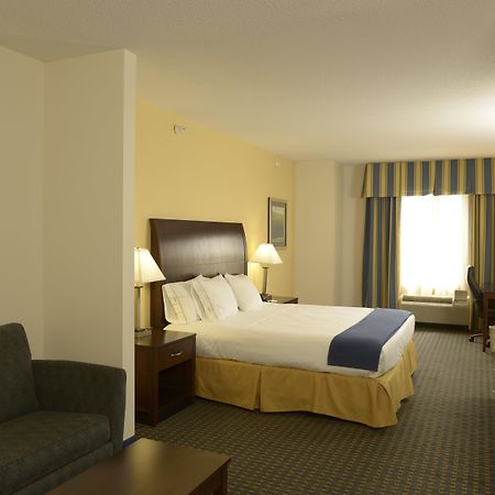 Holiday Inn Express & Suites Wilson-Downtown By Ihg Exterior photo