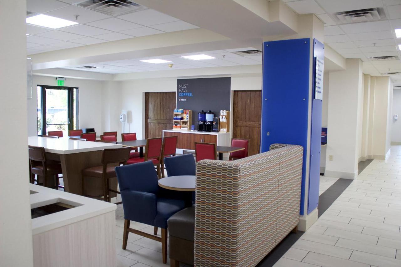Holiday Inn Express & Suites Wilson-Downtown By Ihg Exterior photo