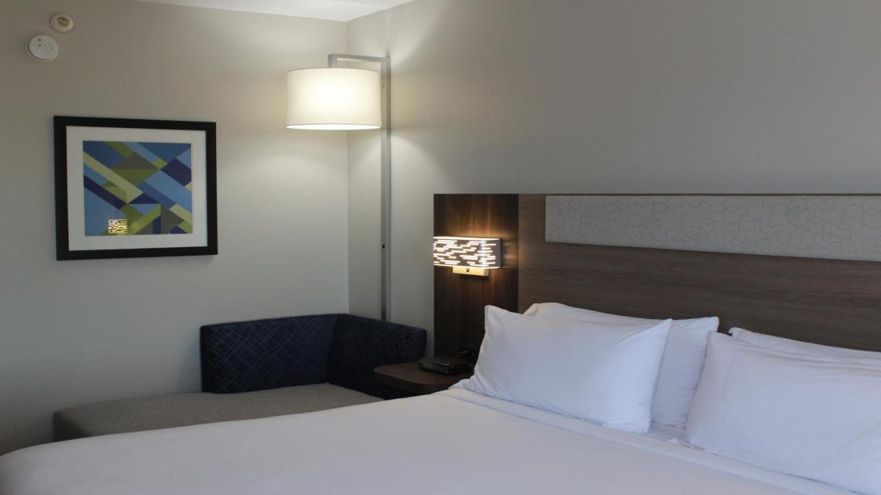 Holiday Inn Express & Suites Wilson-Downtown By Ihg Exterior photo
