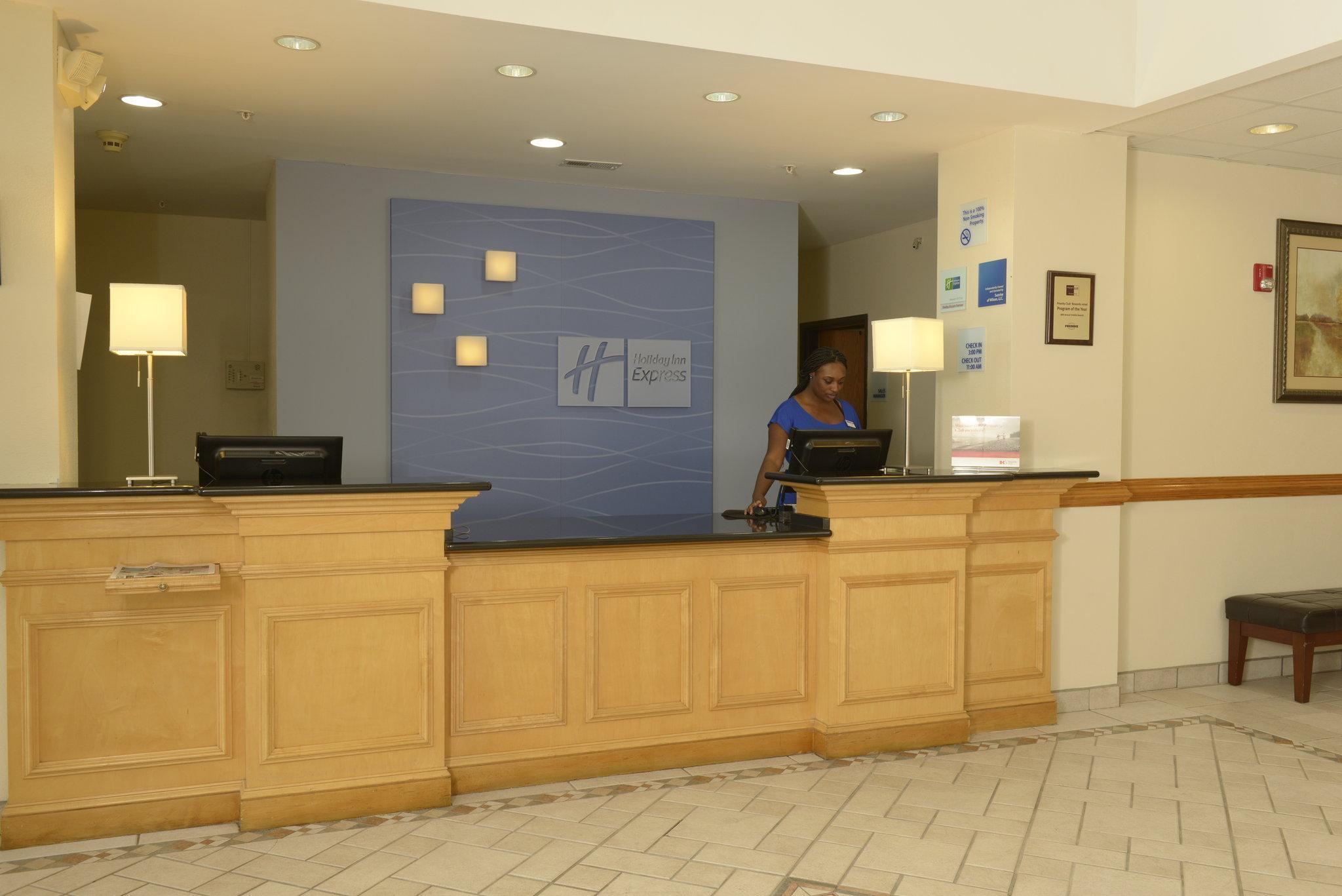 Holiday Inn Express & Suites Wilson-Downtown By Ihg Exterior photo
